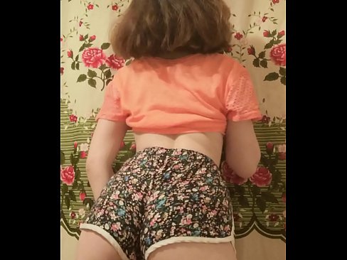 ❤️ Sexi mladá kočka si vyzlieka šortky pred kamerou ️ Porno na nás ️❤