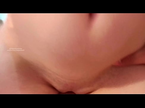 ❤️ Spím v izbe svojej sestry a tak som sa zobudila ️ Porno na nás ️❤