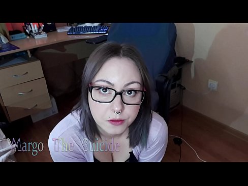 ❤️ Sexy dievča s okuliarmi hlboko fajčí vibrátor na kameru ️ Porno na nás ️❤